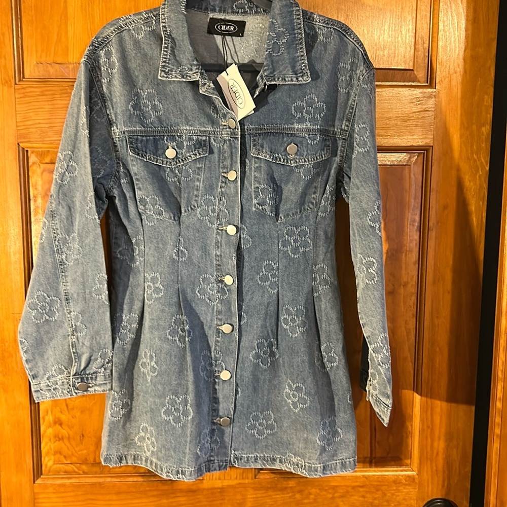 Cider Women’s Chambray Shirt W/ Flowers Faux Pockets Size Lg-NWTS